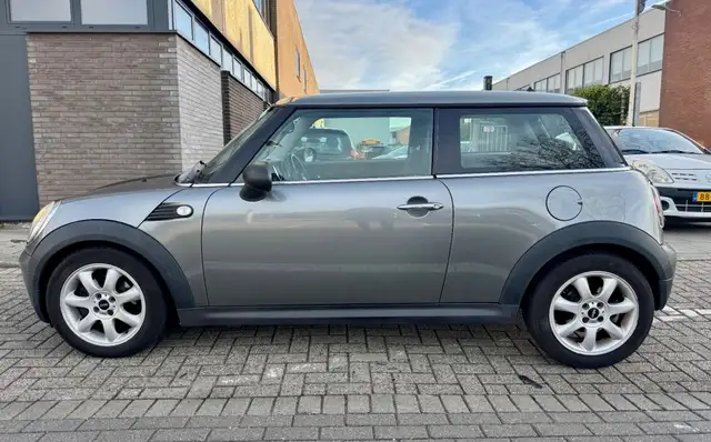 Mini Hatch view 14