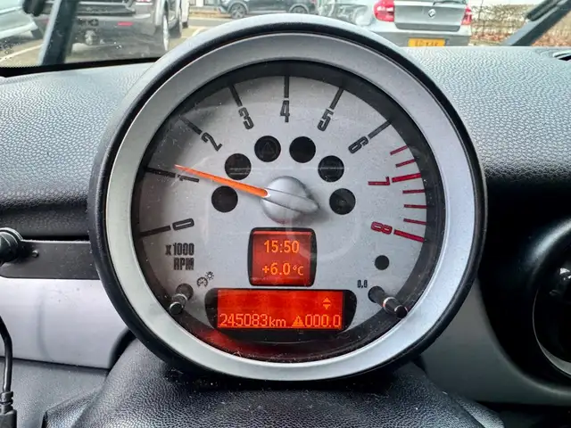 Mini Hatch view 12