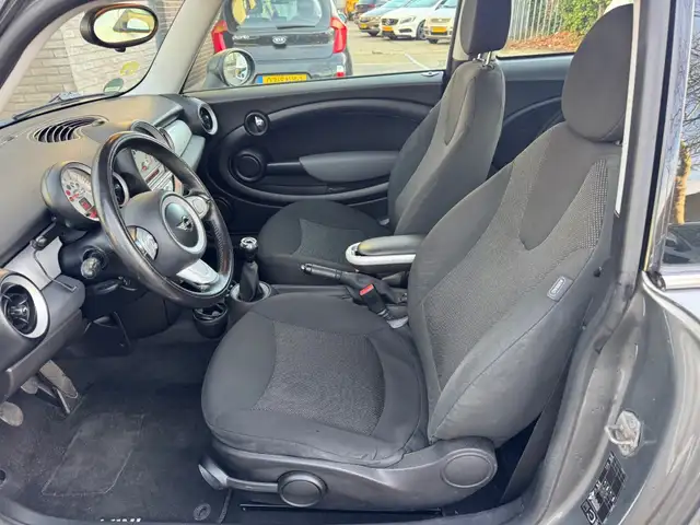 Mini Hatch view 9