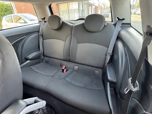 Mini Hatch view 10