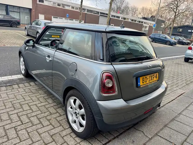 Mini Hatch view 7