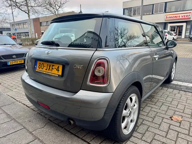 Mini Hatch view 5