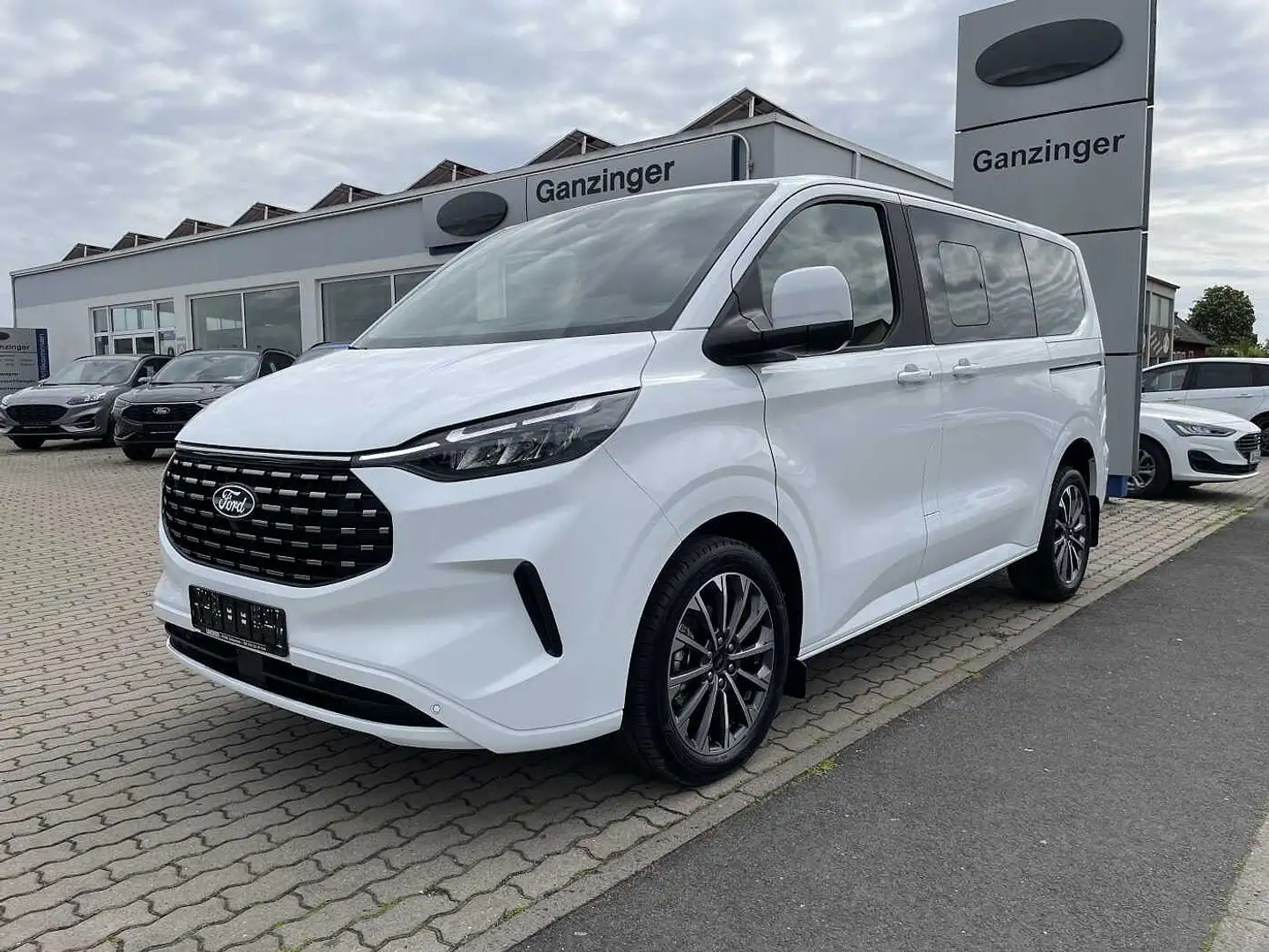 Ford Tourneo Custom Titanium L1, NP 68.560 + 4 JAHRE GARANTIE, STHZ+PA Weiß - 1