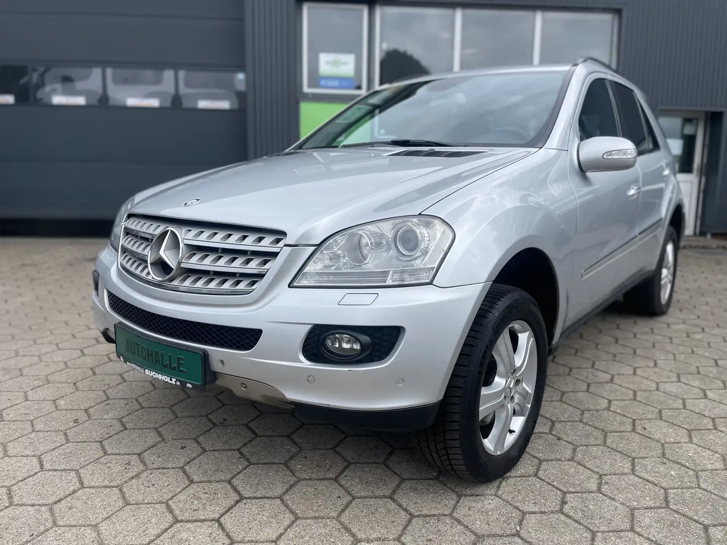 Mercedes-Benz ML 320 CDI Sport-Paket~Schiebedach~SHZ~AHK~LEDER~AUTOMATI Plateado - 1
