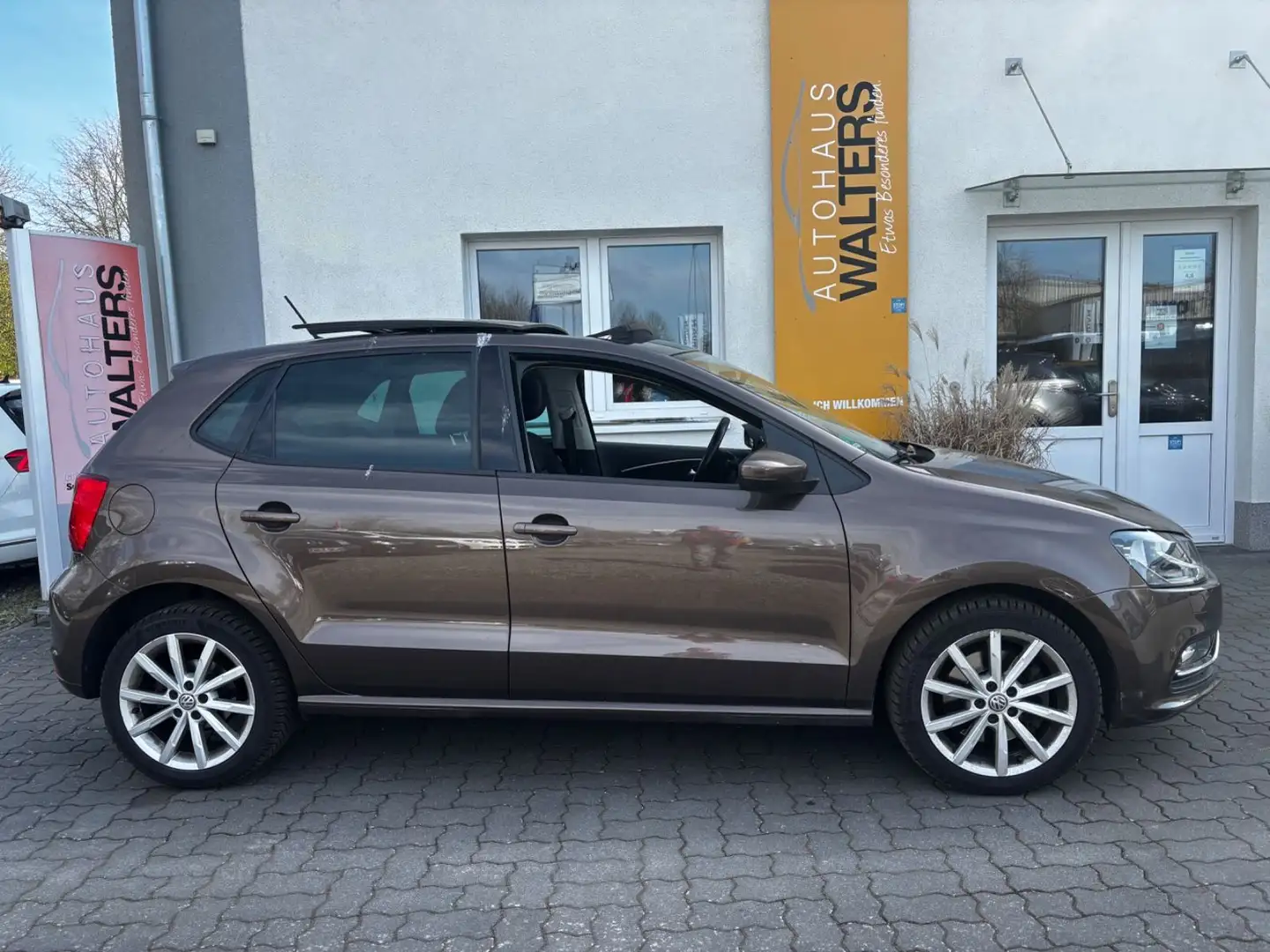 Volkswagen Polo V Highline = Automatik - 5 Türen - Schiebed Braun - 2