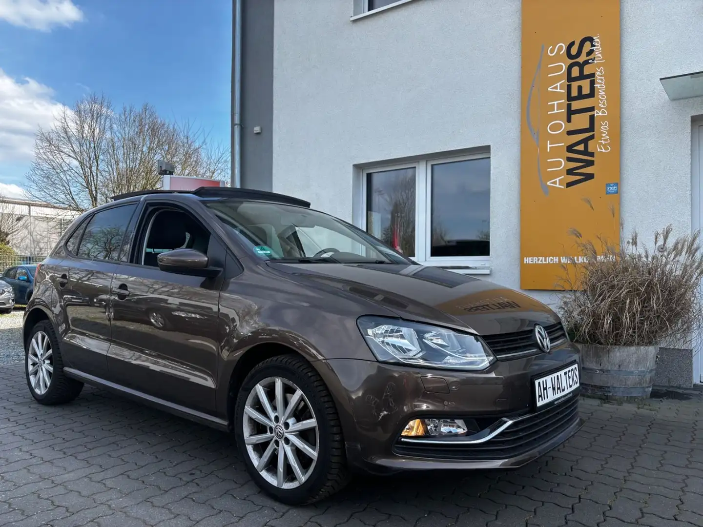 Volkswagen Polo V Highline = Automatik - 5 Türen - Schiebed Braun - 1