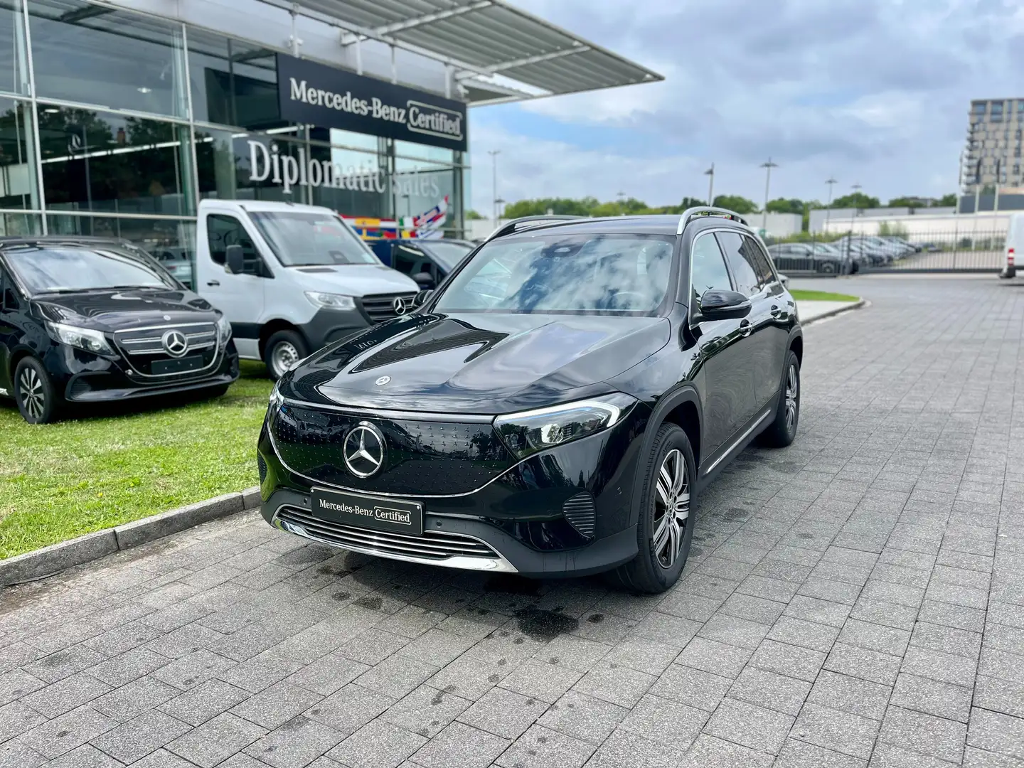 Mercedes-Benz EQB 250 EQB 70.5 kWh 250+ Business Line 7pl. Zwart - 1