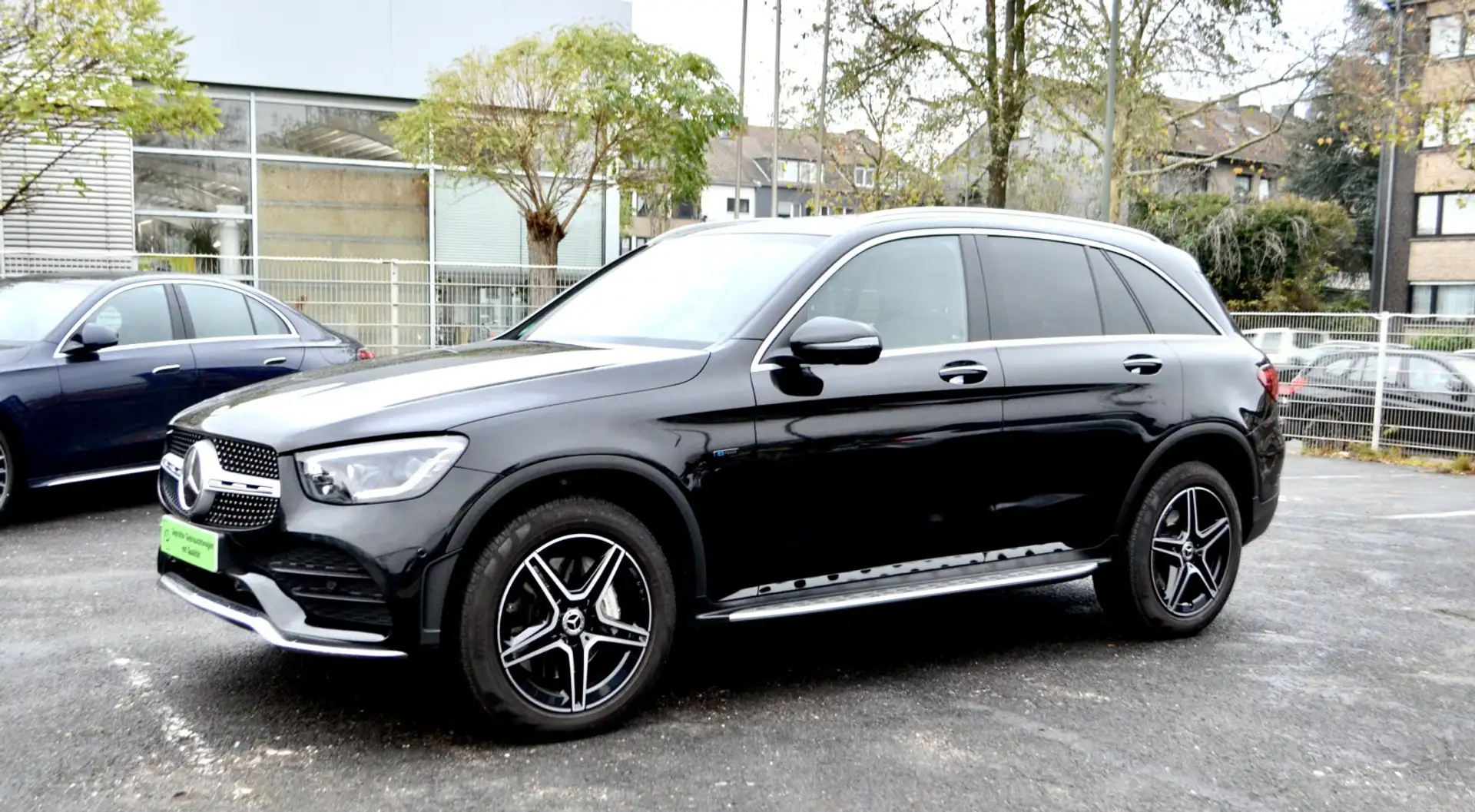 Mercedes-Benz GLC 300 de 4-MATIC *AMG-PAKET*JUNGE STERNE* Schwarz - 2