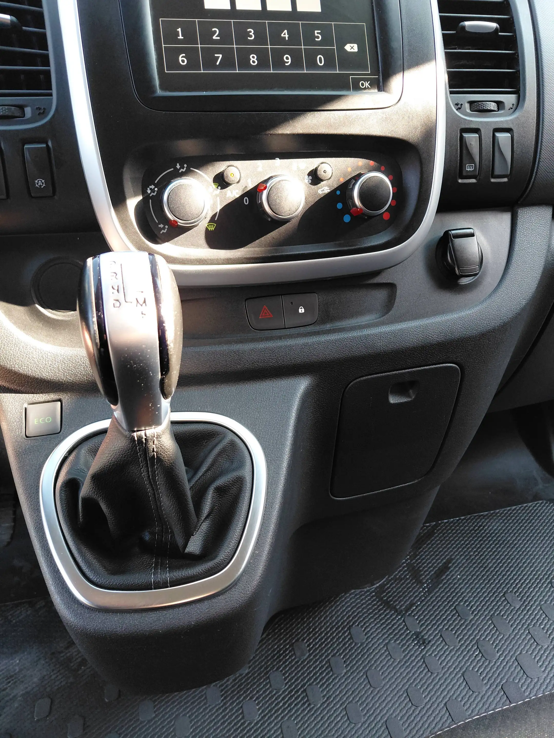 Nissan Primastar 34500 km, automaat, 1 jaar garantie — photo 9