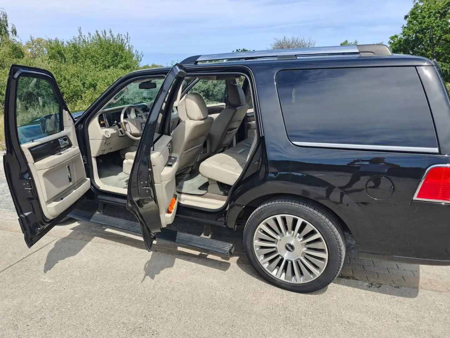 Lincoln Navigator Schwarz - 2
