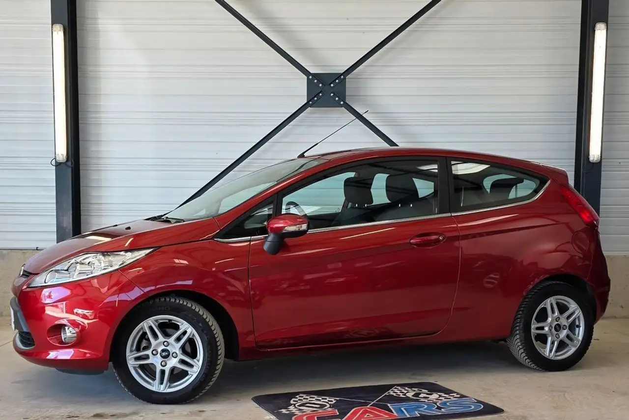 Ford Fiesta 1.25 82cv TITANIUM 1er main