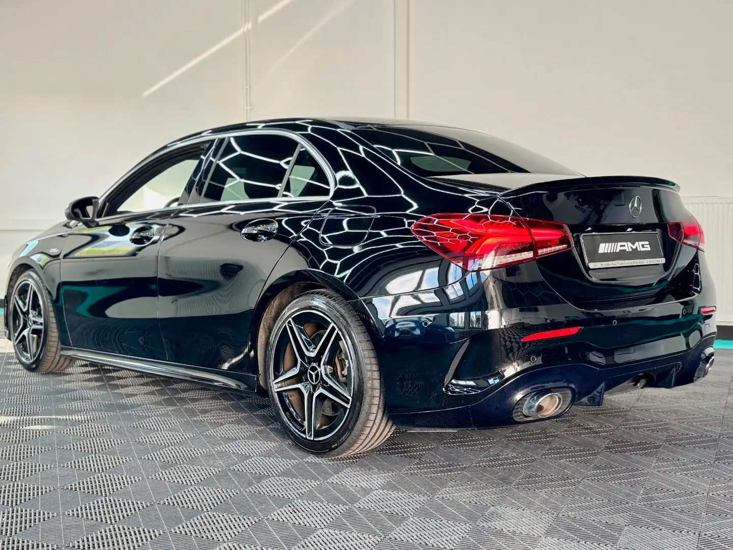 Mercedes-Benz A 35 AMG 4Matic LIM. LED/HUD/RFK/19%MWST Schwarz - 1