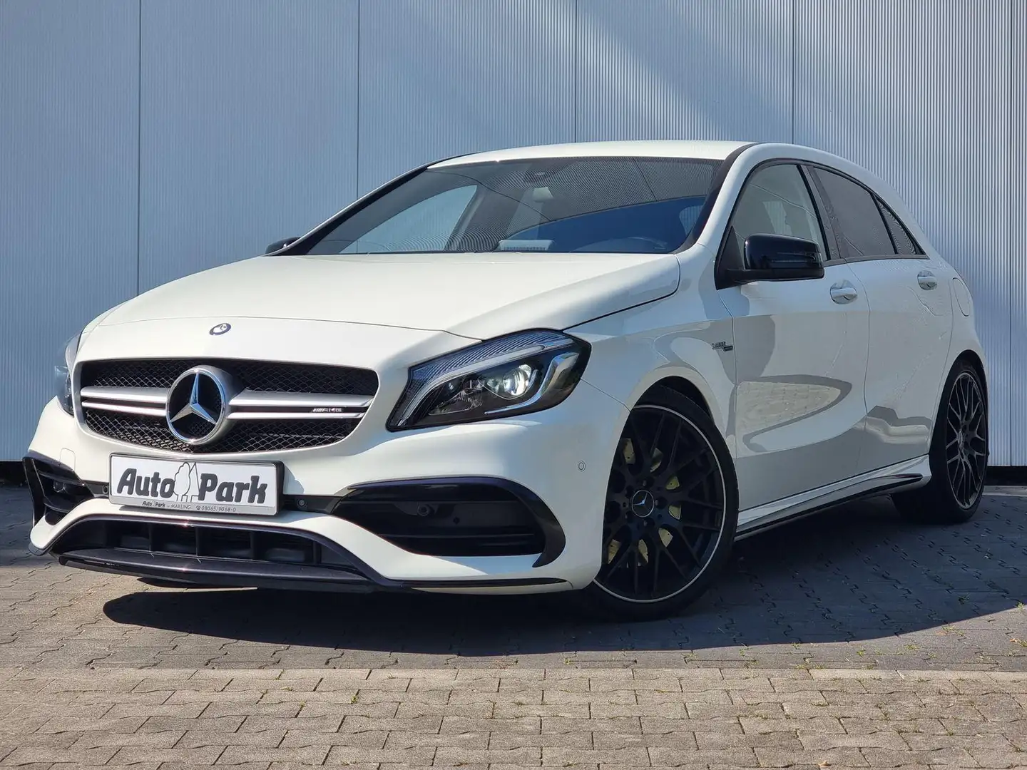 Mercedes-Benz A 45 AMG 4Matic~NAVI~2xPDC+Assis~LM19"+18"M+S~SHZ~GRA Fehér - 2