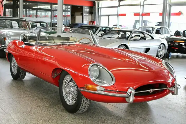 Jaguar E-Type view 2