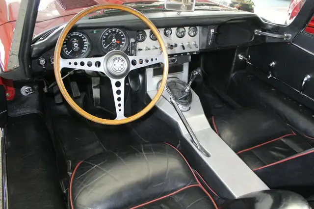 Jaguar E-Type view 11