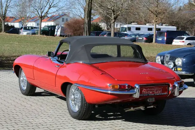 Jaguar E-Type view 7