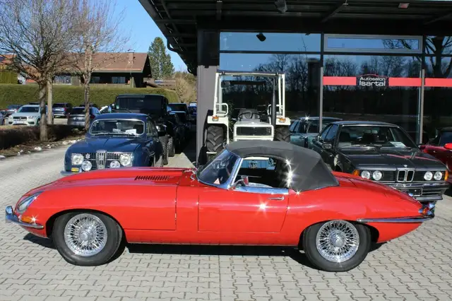 Jaguar E-Type view 5