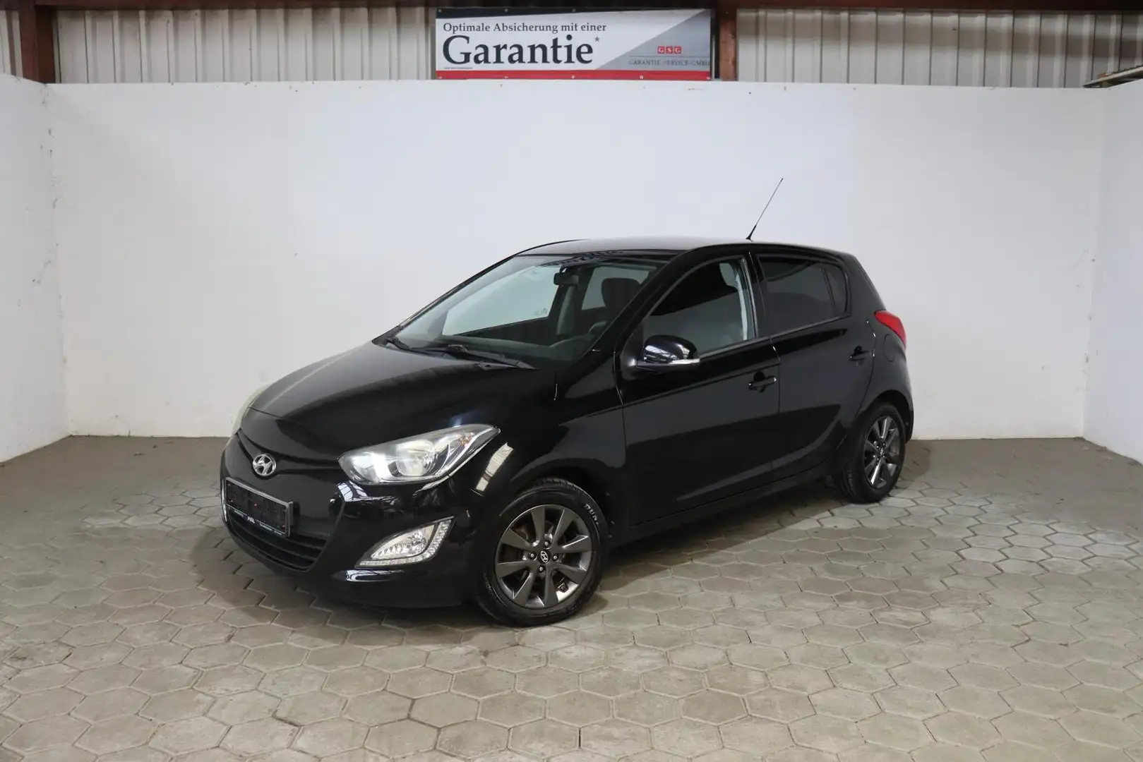 Hyundai i20 Classic 1.2 ALU*KLIM*SHZ*BT*GRA Schwarz - 2