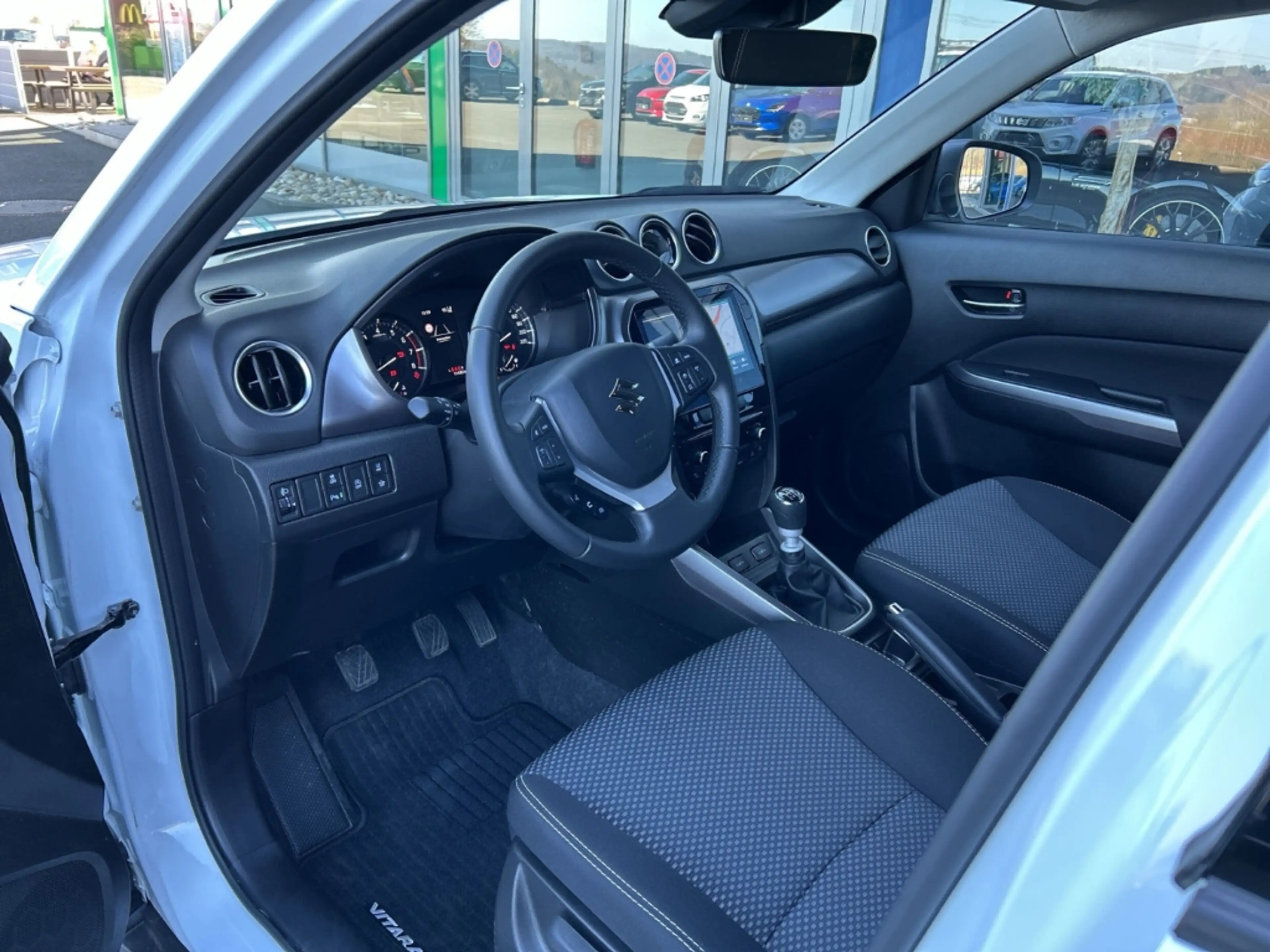 Suzuki Vitara 1.4GL+ Mild Hybrid 48V Allgrip LED Navi RFK LM 17 — photo 8
