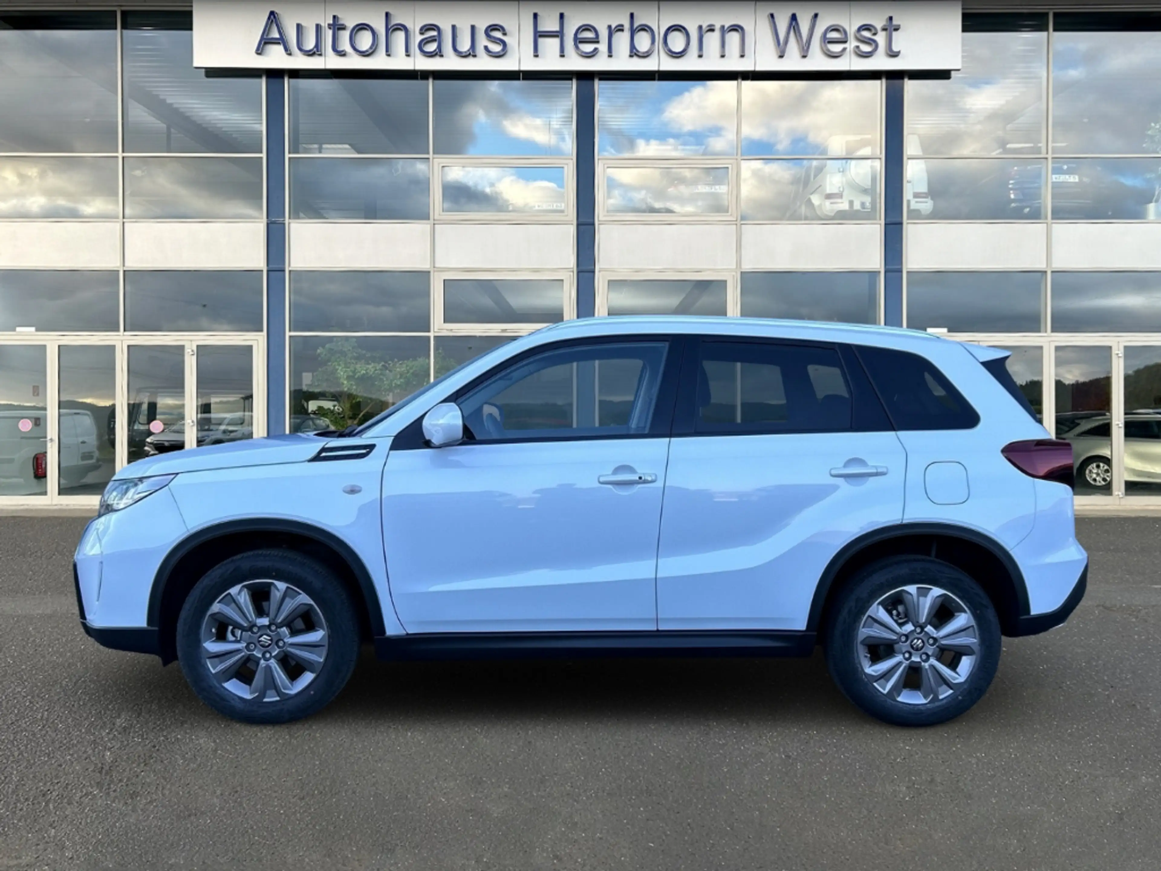 Suzuki Vitara 1.4GL+ Mild Hybrid 48V Allgrip LED Navi RFK LM 17 — photo 5