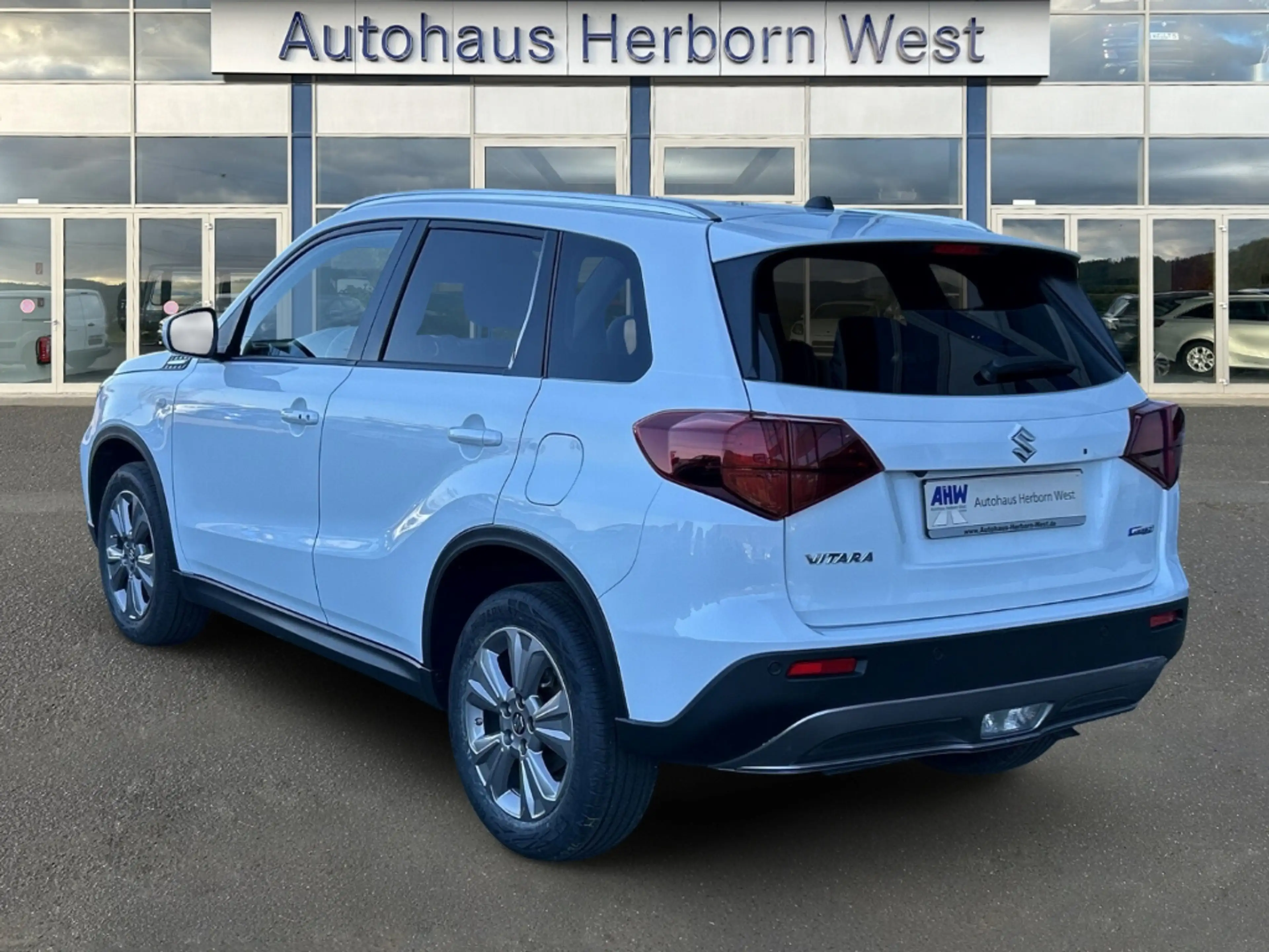 Suzuki Vitara 1.4GL+ Mild Hybrid 48V Allgrip LED Navi RFK LM 17 — photo 4