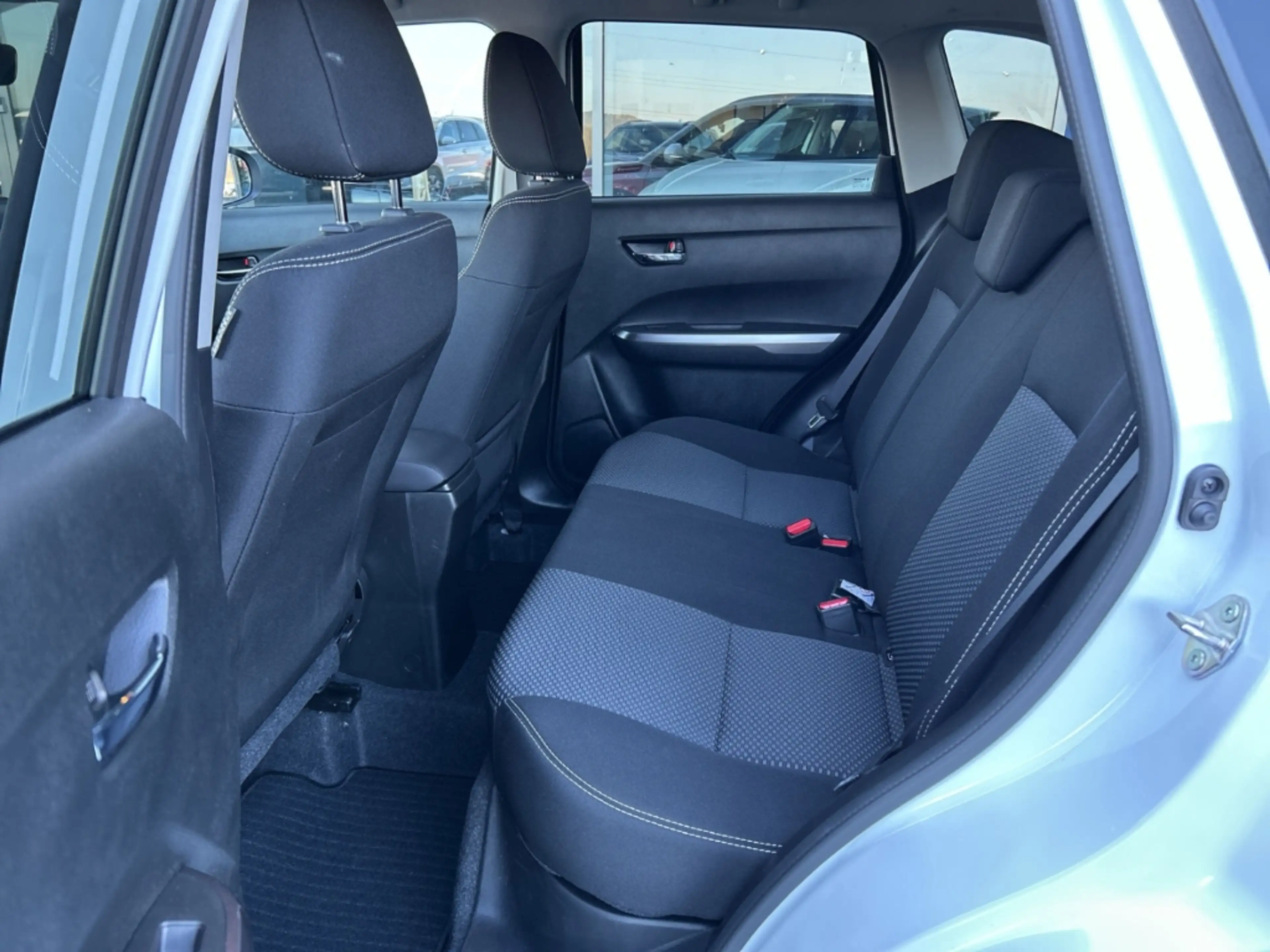 Suzuki Vitara 1.4GL+ Mild Hybrid 48V Allgrip LED Navi RFK LM 17 — photo 14