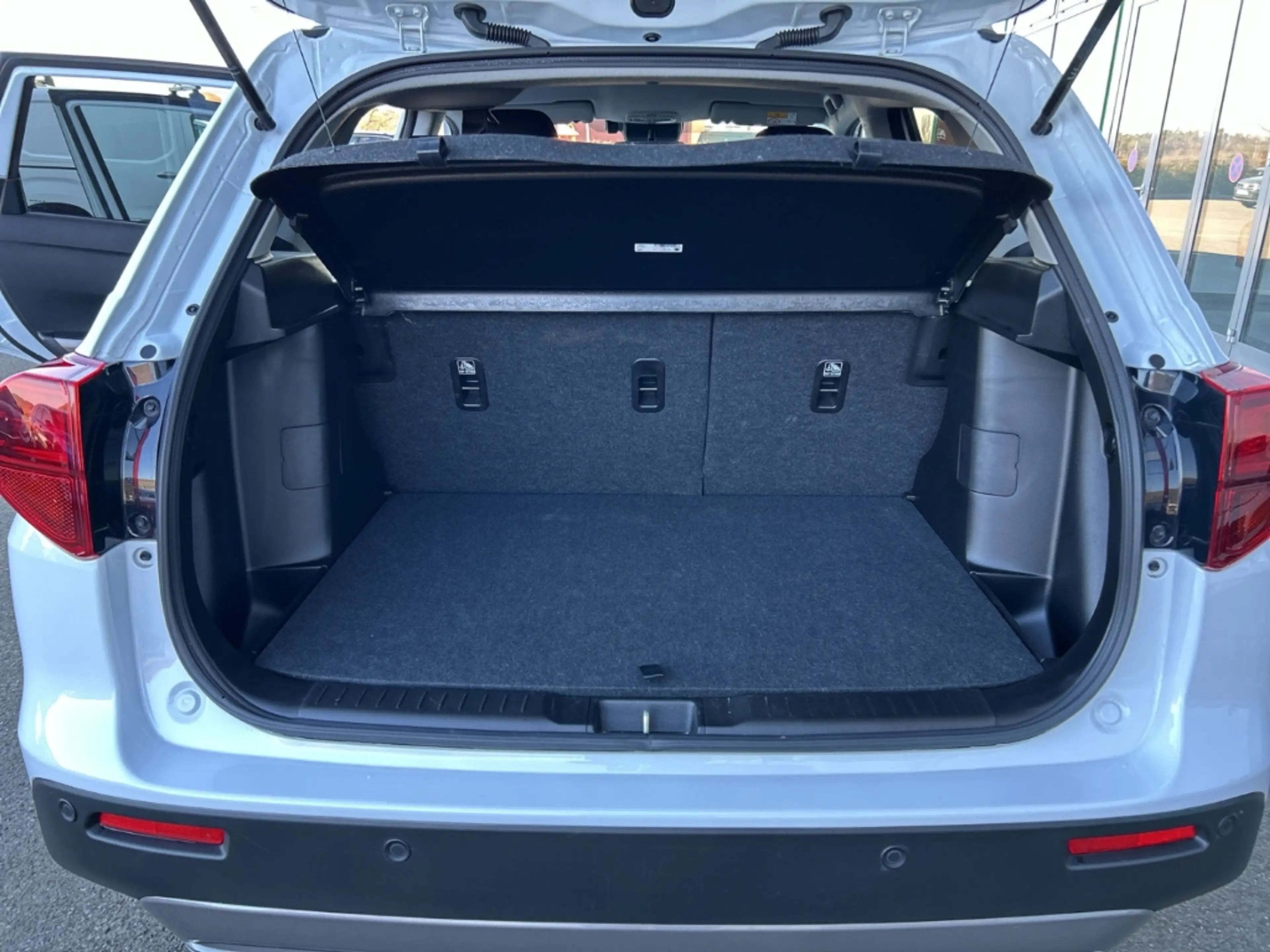 Suzuki Vitara 1.4GL+ Mild Hybrid 48V Allgrip LED Navi RFK LM 17 — photo 15