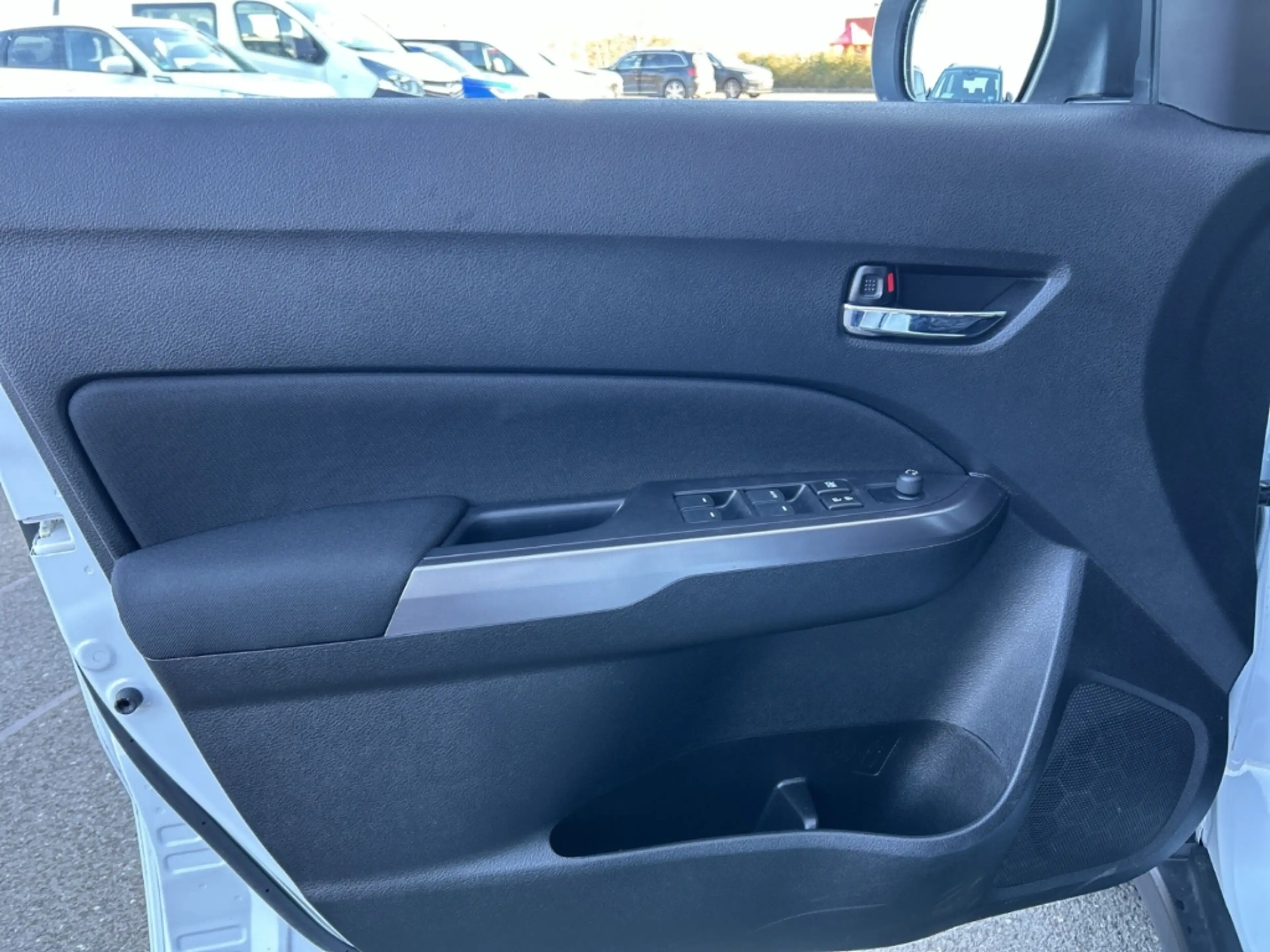 Suzuki Vitara 1.4GL+ Mild Hybrid 48V Allgrip LED Navi RFK LM 17 — photo 7