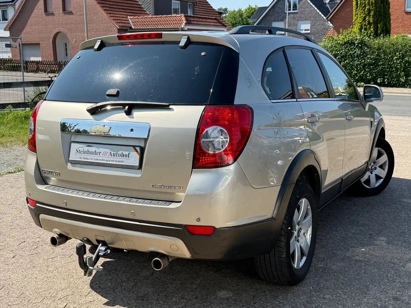 Chevrolet Captiva 2.4 LS 2WD Leder, Ahk, Klima 7-Sitzer Gold - 2