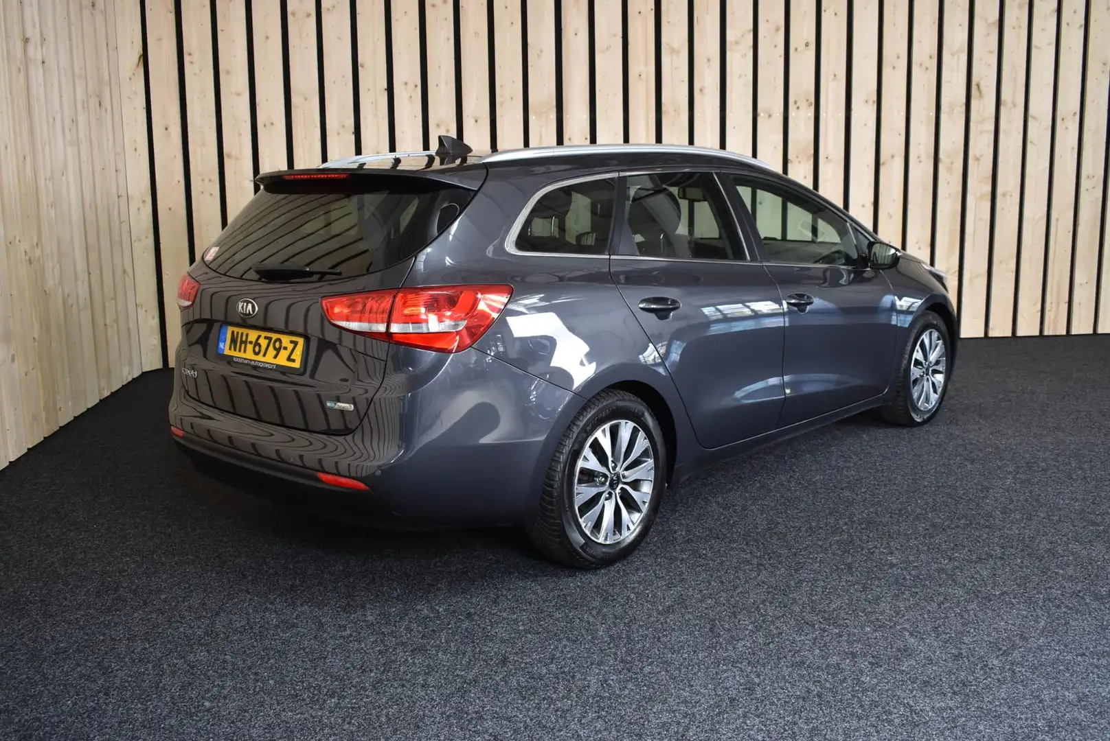 Kia Ceed SW / cee'd SW Sportswagon 1.6 GDI DynamicLine 146dkm 1e eig. Cam Gris - 2