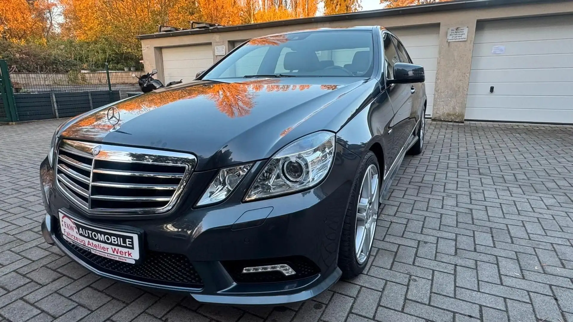Mercedes-Benz E 250 E Limousine CGI BlueEfficiency/AMG-Line Gris - 2