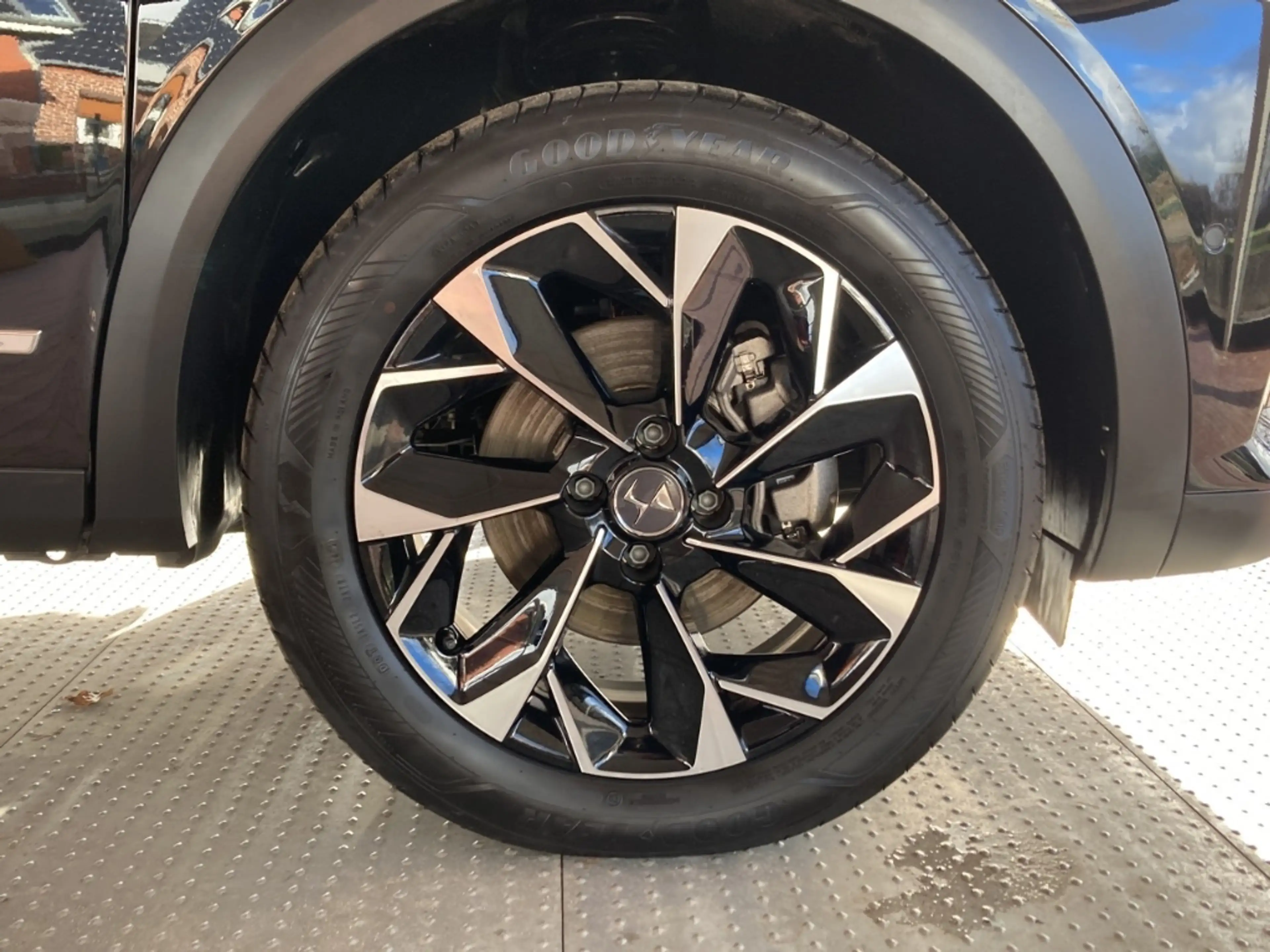 DS Automobiles DS 3 Mild-Hybrid Antoine de Saint Exupery Leder — photo 11
