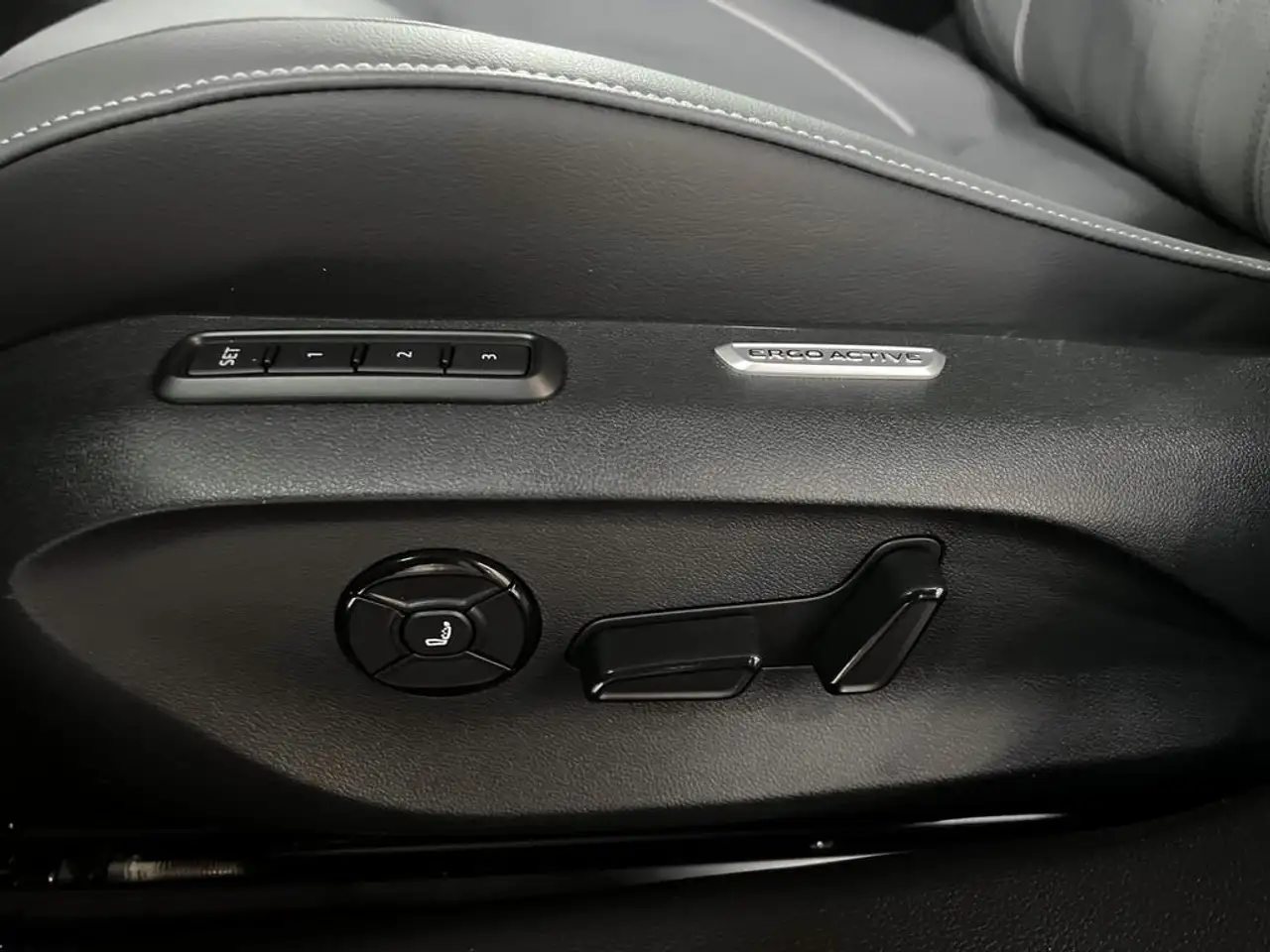 Volkswagen Passat Passat Elegance Buisness Premium 1.5 TSI mHEV ACT OPF 110 kW (150 ch) 7 vitesse DSG 14