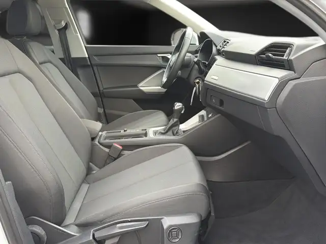 Audi Q3 view 13