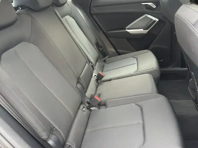 Audi Q3 view 28