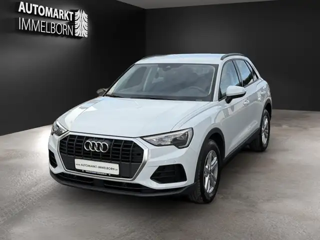 Audi Q3 view 4