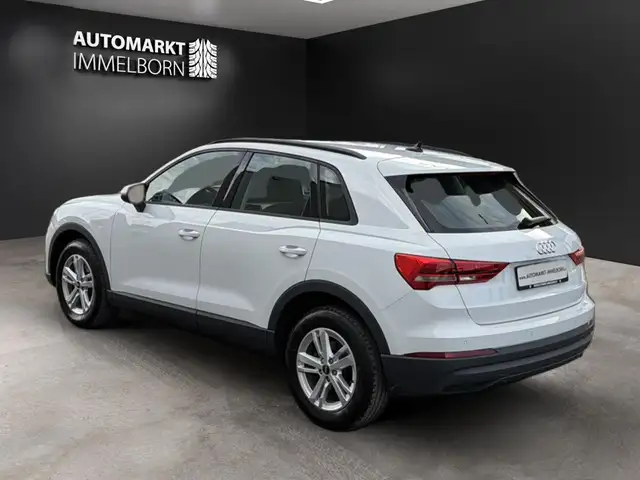 Audi Q3 view 7