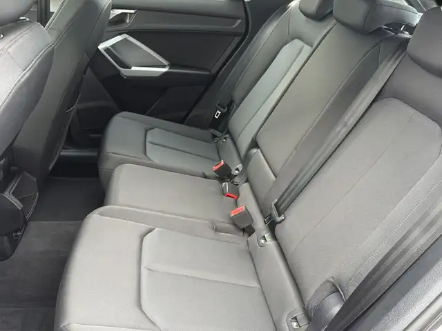 Audi Q3 view 29