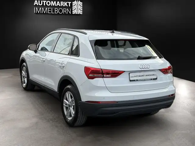 Audi Q3 view 6