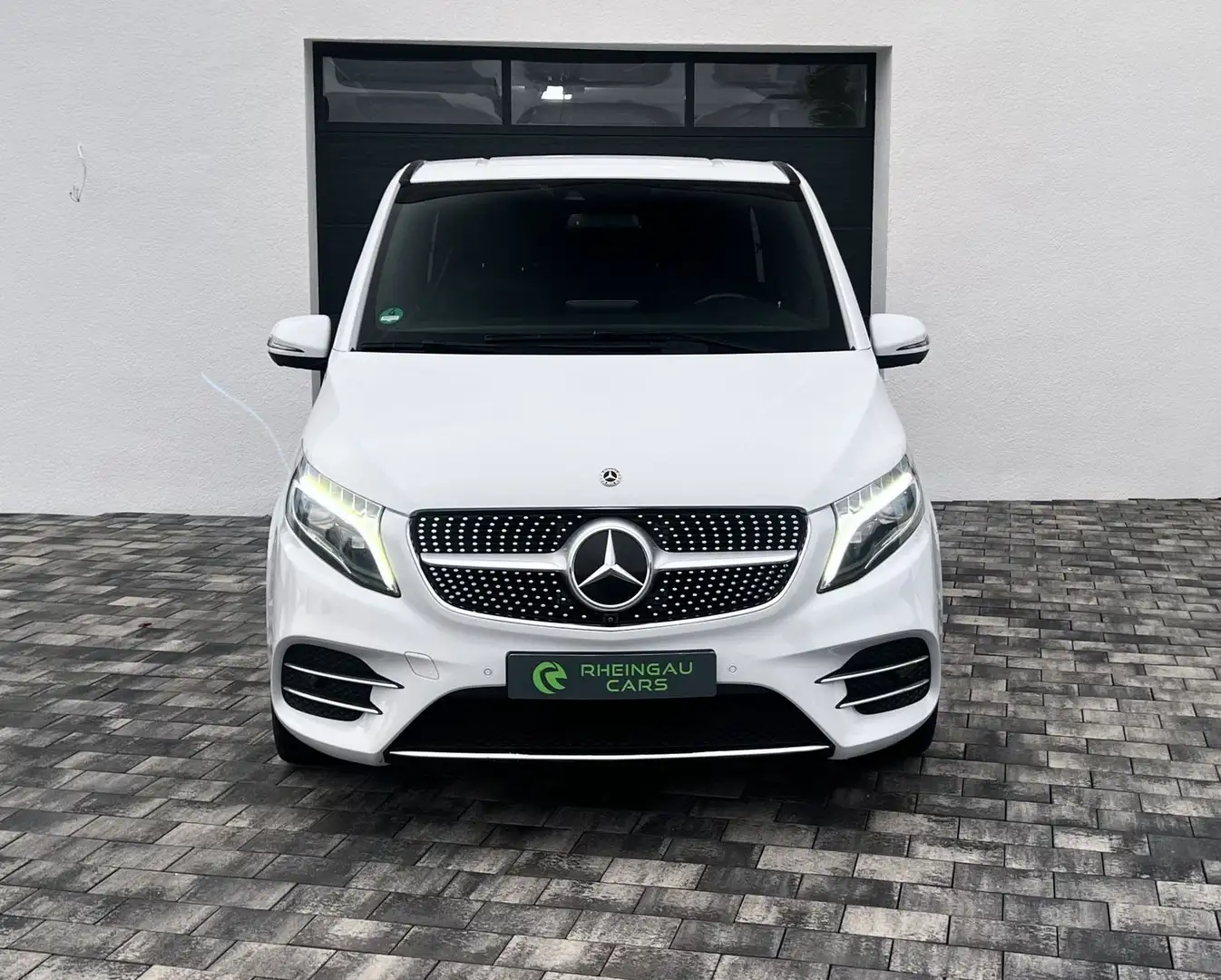 Mercedes-Benz V 250 d AVANTGARDE EDITION 19 lang AMG Line BUR Weiß - 2