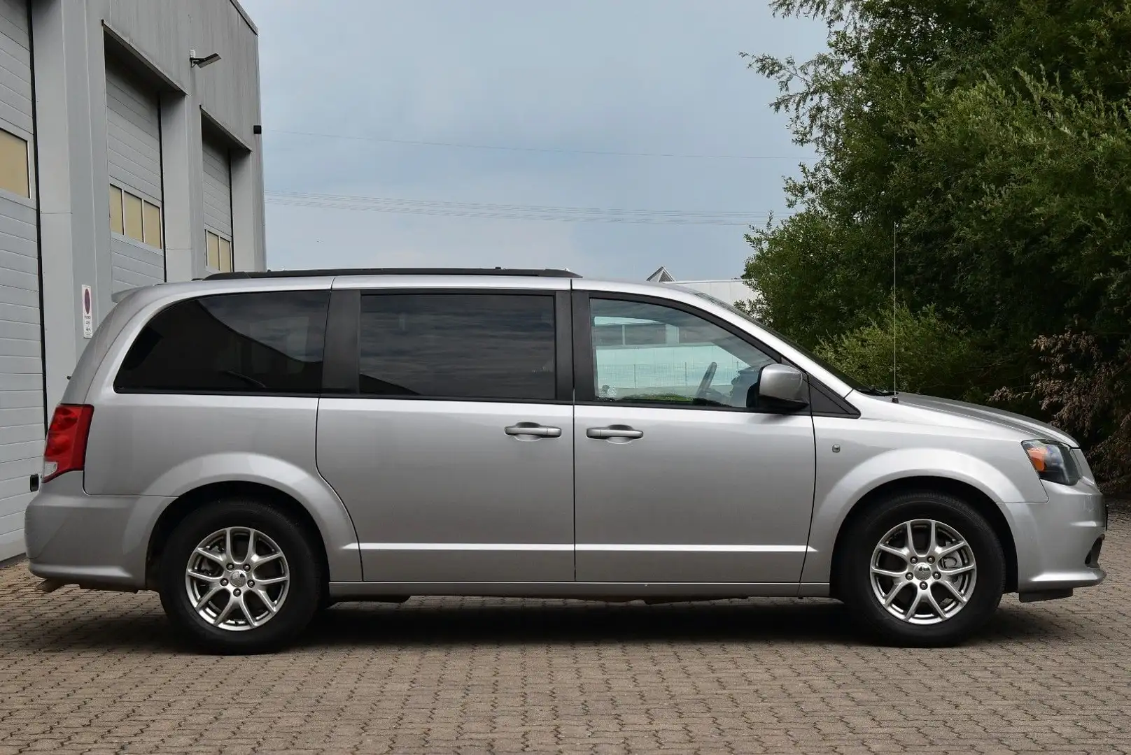 Dodge Grand Caravan GT 7 Sitze/LHZ/SHZ/Kam./Leder/Aut. Silber - 2