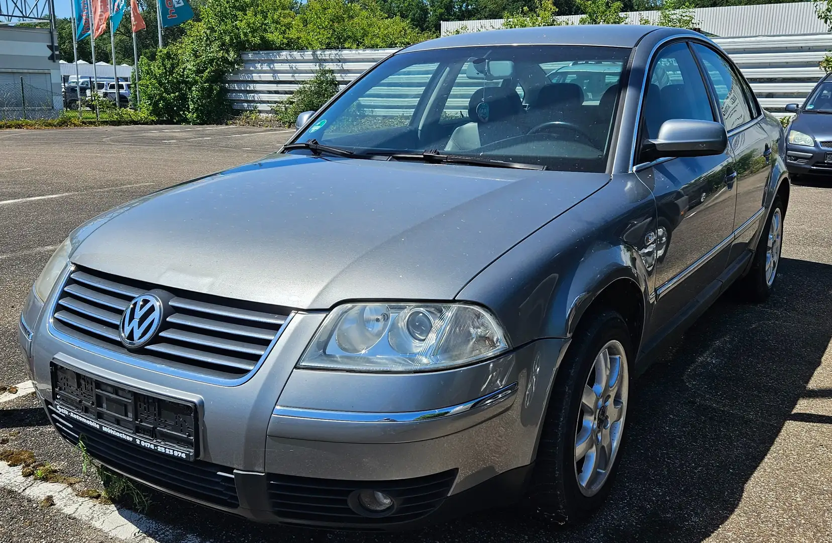 Volkswagen Passat 1.8 T Highline/Automatik Gris - 1
