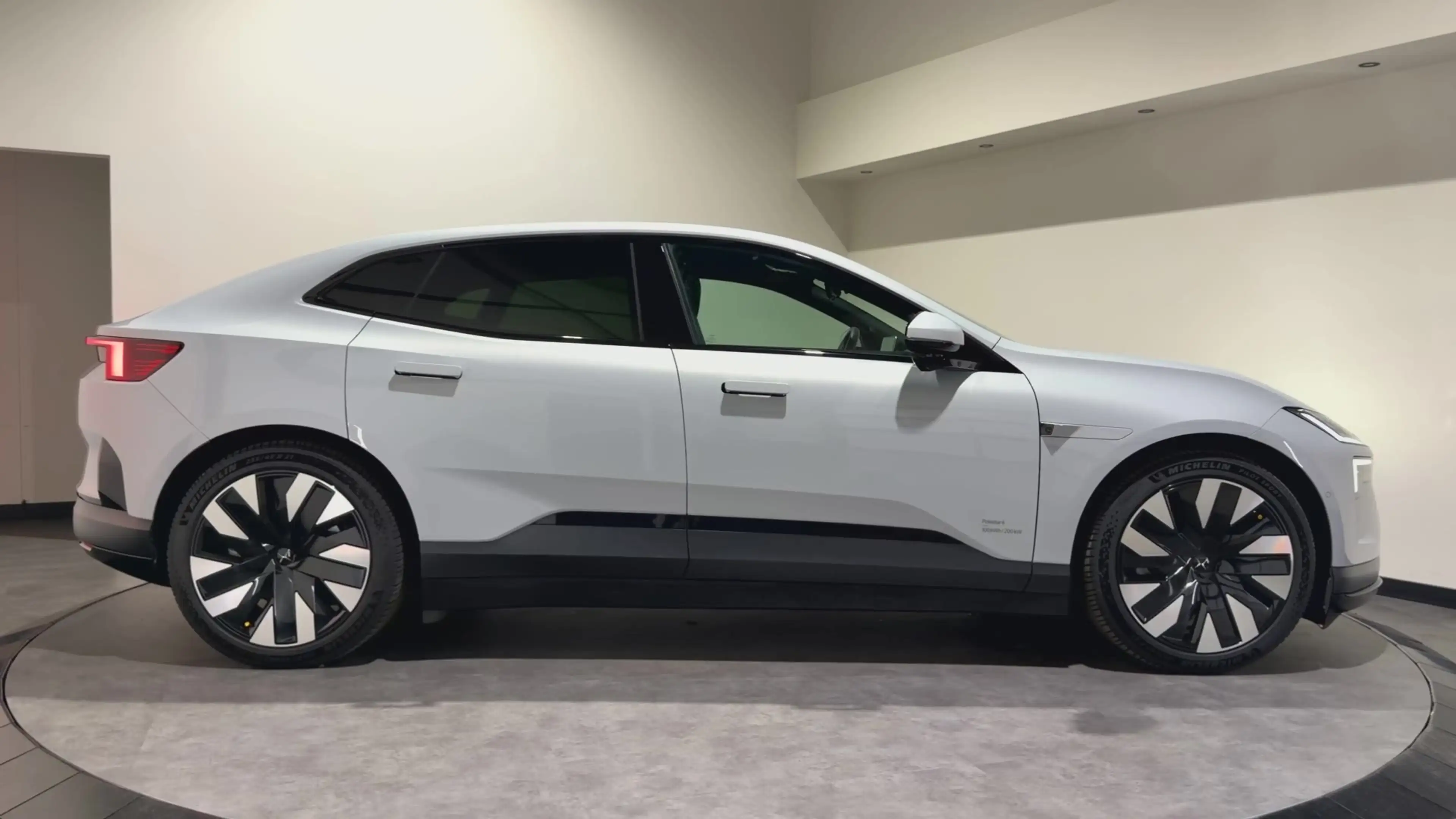 Polestar 4 Long Range Single motor 100 kWh |Drive Pro, Pilot — photo 2