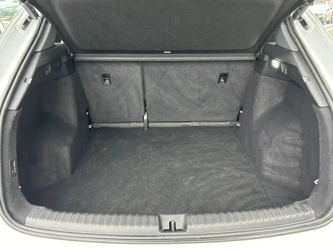 Audi Q4 e-tron 40 S LINE *MMI NAVI*MATRIX*AHK*20 ZOLL 18