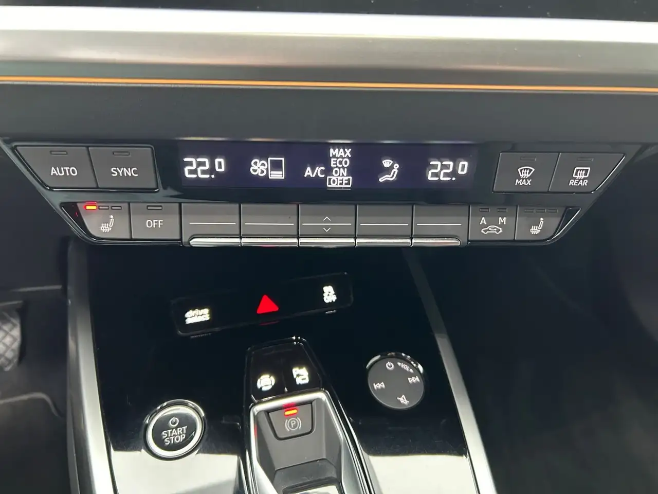 Audi Q4 e-tron 40 S LINE *MMI NAVI*MATRIX*AHK*20 ZOLL 17