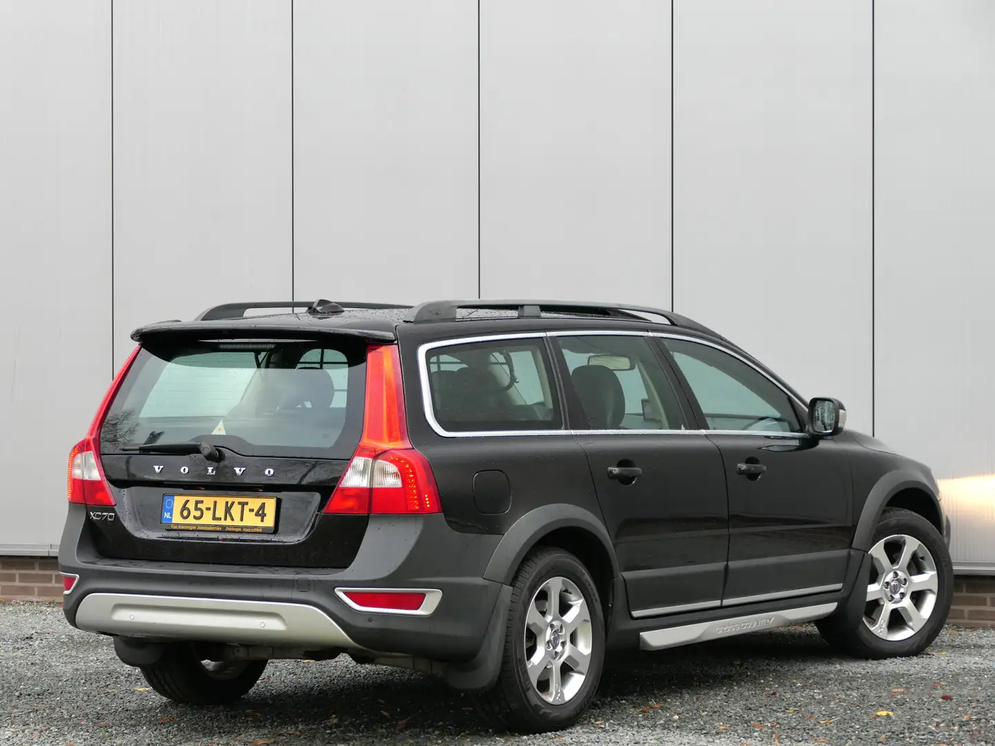 Volvo XC70 3.2 Summum Schuifdak / Xenon / Navi / Stoelkoeling Zwart - 2
