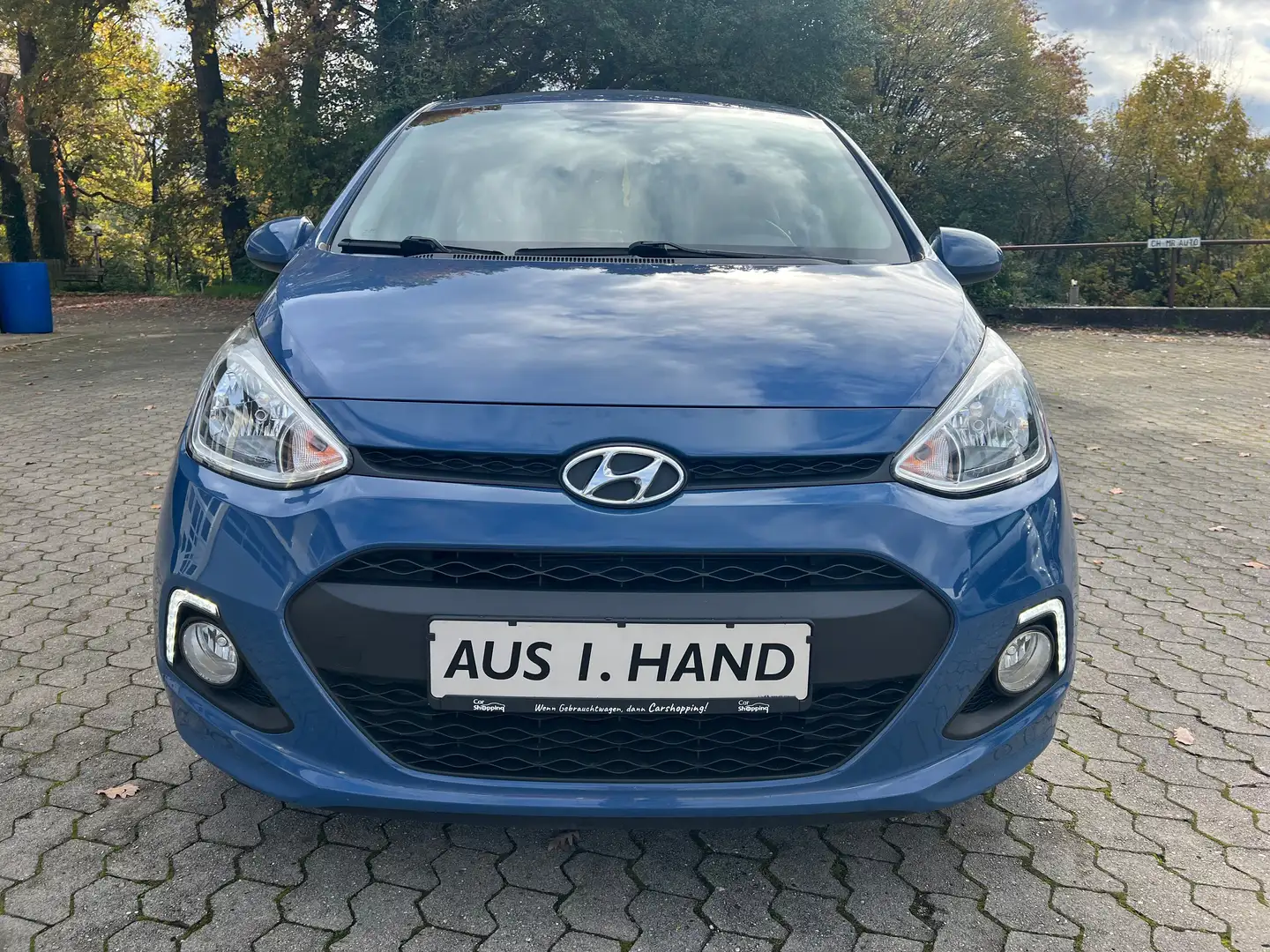 Hyundai i10 FIFA World Cup Edition MFL SH LH 1 Hand TOP Blau - 1