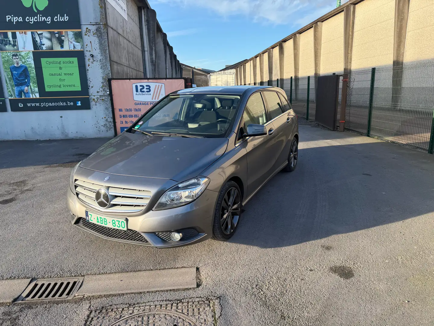 Mercedes-Benz B 180 B 180 (BlueEFFICIENCY) - 1