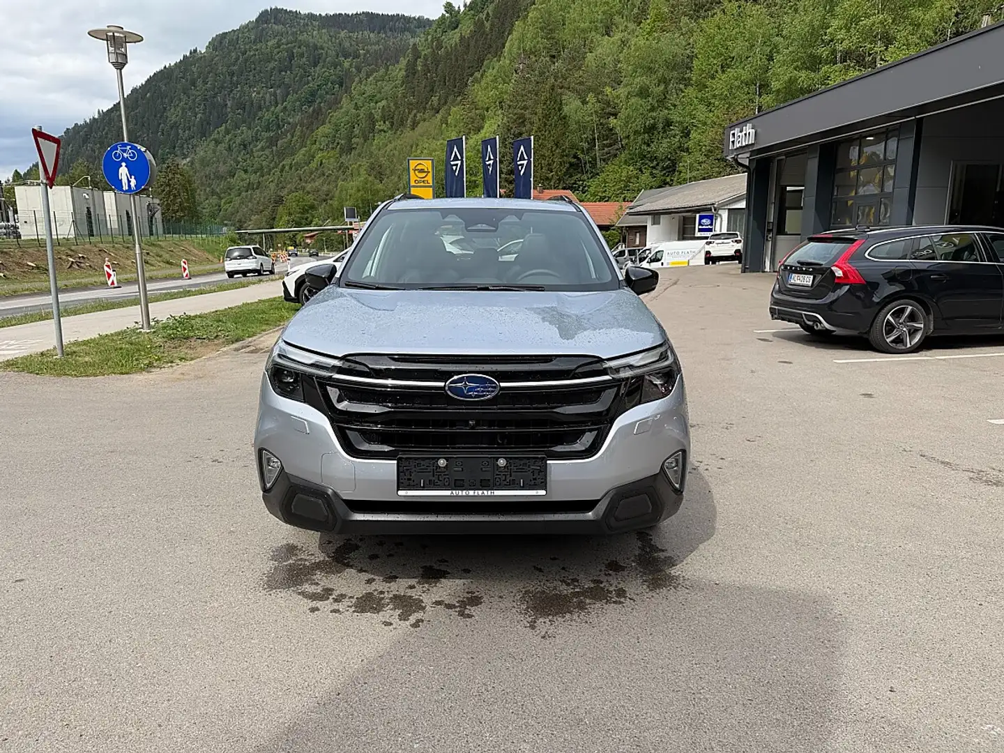 Subaru Forester 2,0i e-Boxer Premium AWD Aut. Silber - 2