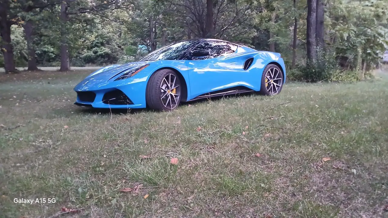Lotus Emira снимка Lotus Emira